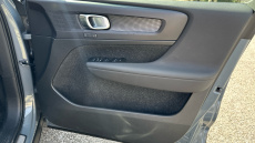 Volvo Xc40 2.0 B4P R DESIGN Pro 5dr Auto Petrol Estate